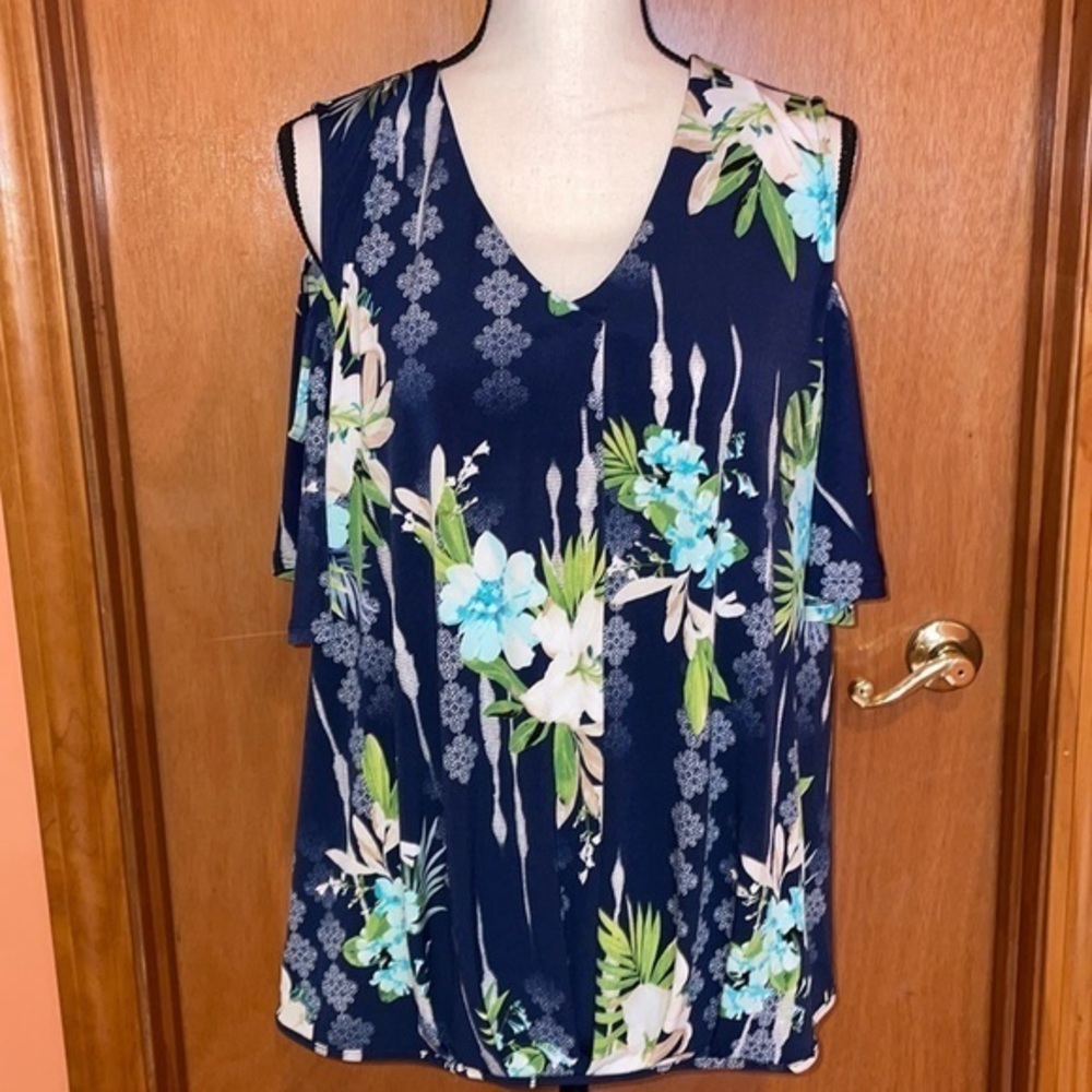 NWT women floral blouse‎